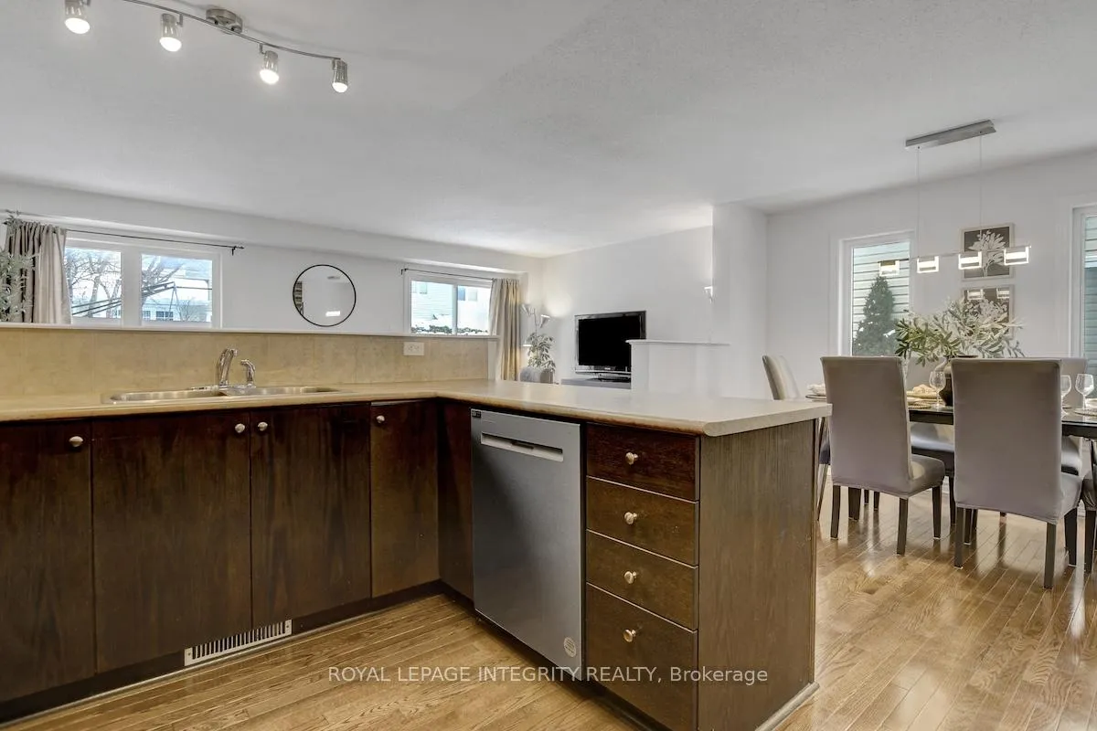 Photo 18 of 376 Horseshoe Crescent, Ottawa, Stittsville (North) — HOMEH