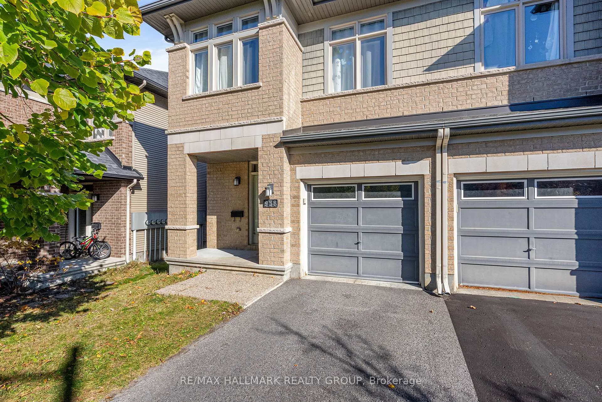 Photo 3 of 938 Fletcher Circle, Ottawa, Kanata - Kanata Lakes/Heritage Hills — HOMEH