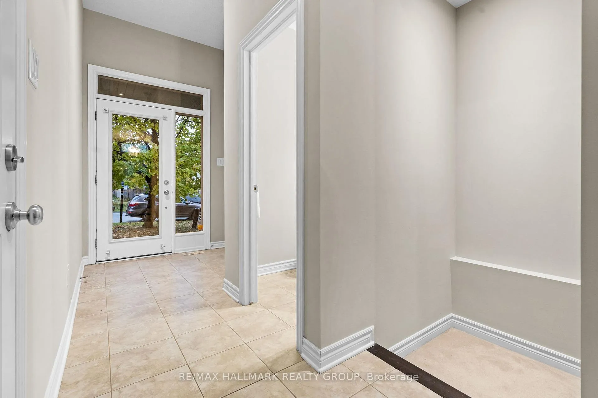 Photo 5 of 938 Fletcher Circle, Ottawa, Kanata - Kanata Lakes/Heritage Hills — HOMEH