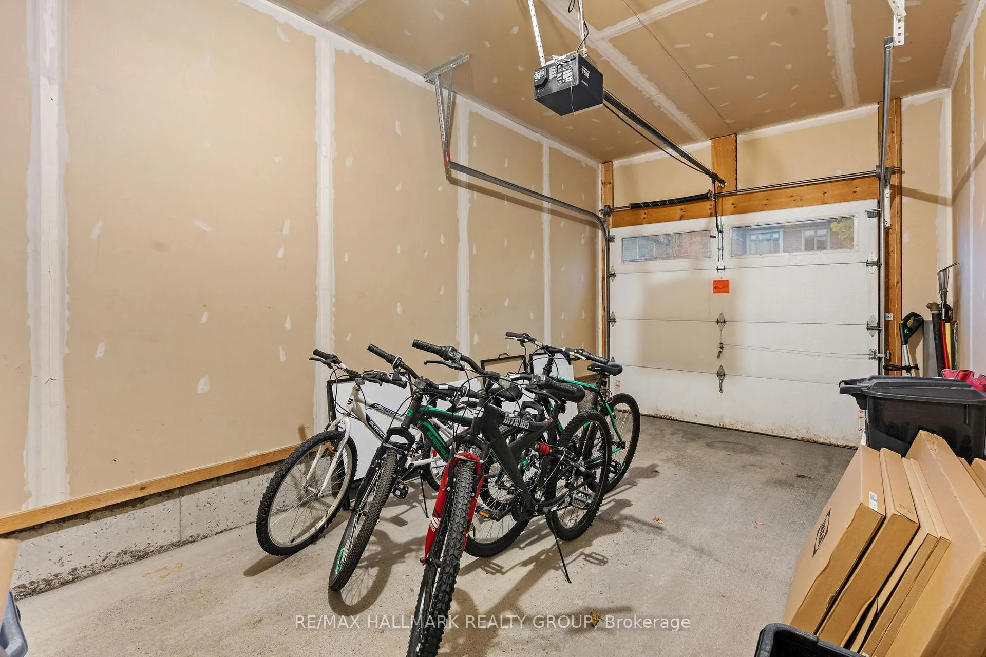 Photo 41 of 938 Fletcher Circle, Ottawa, Kanata - Kanata Lakes/Heritage Hills — HOMEH