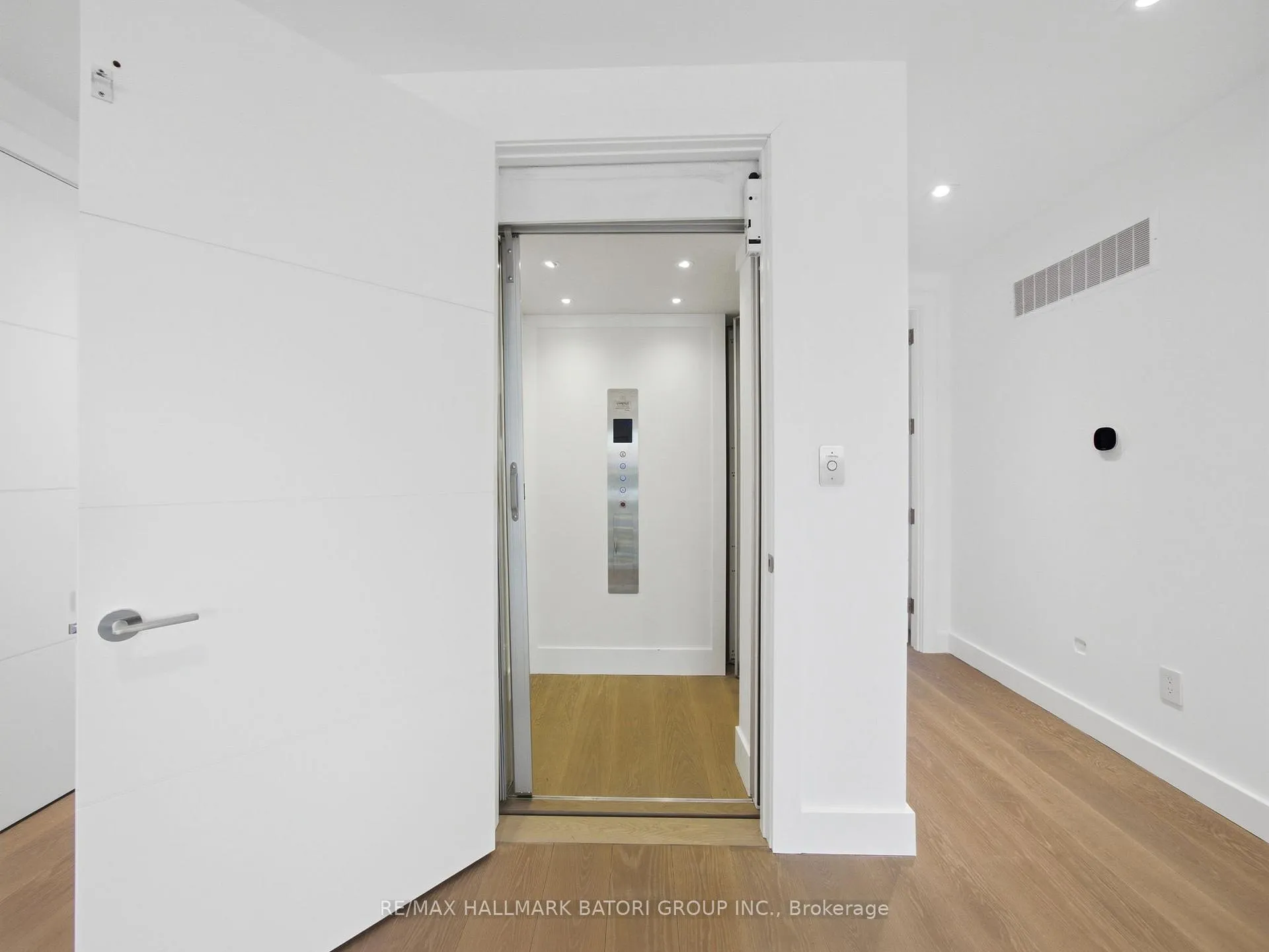 Photo 22 of 716 Briar Hill Avenue, Toronto, Forest Hill North — HOMEH