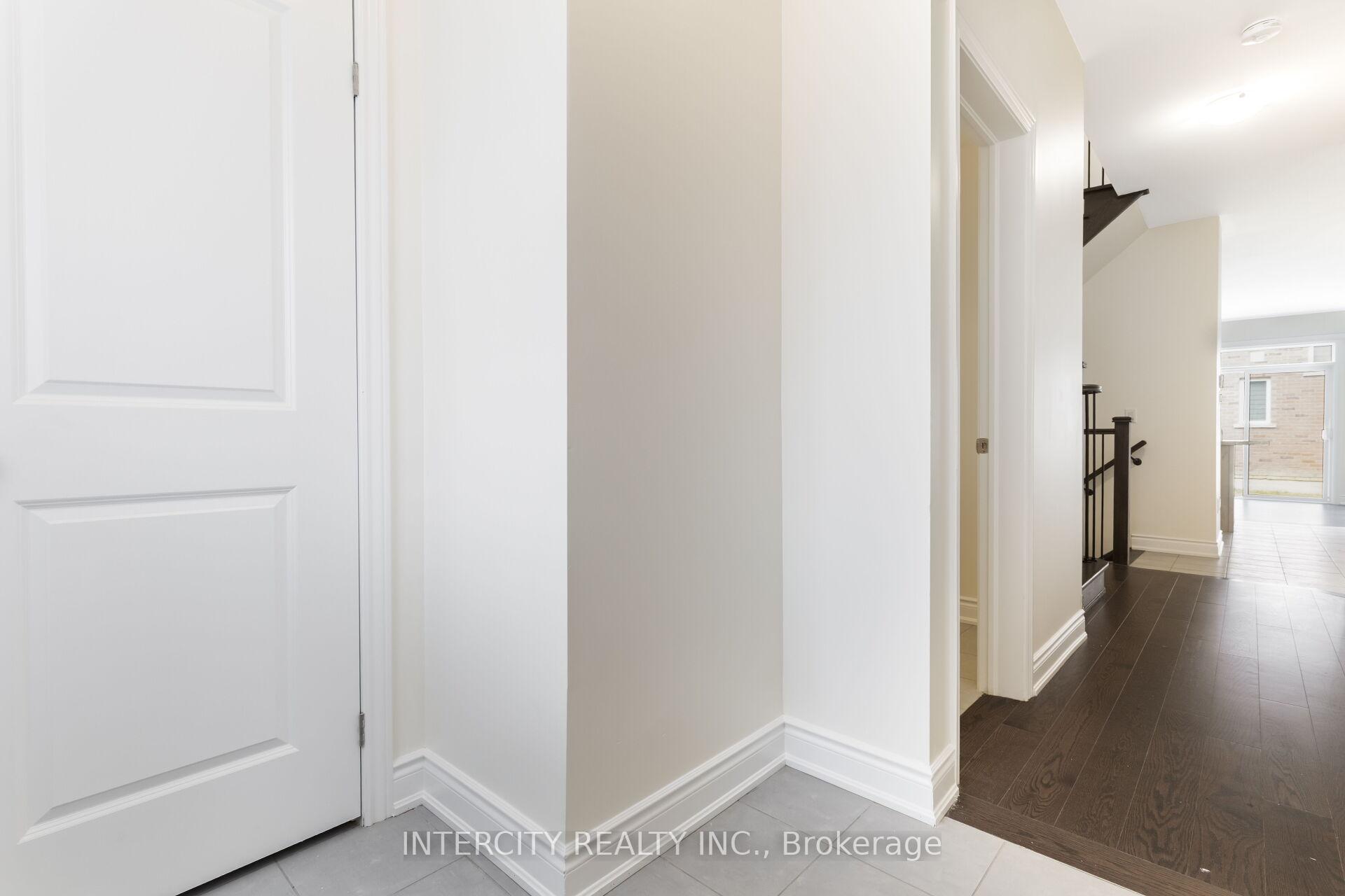 Photo 3 of 40 Donald Stewart Road, Brampton, Northwest Brampton — HOMEH