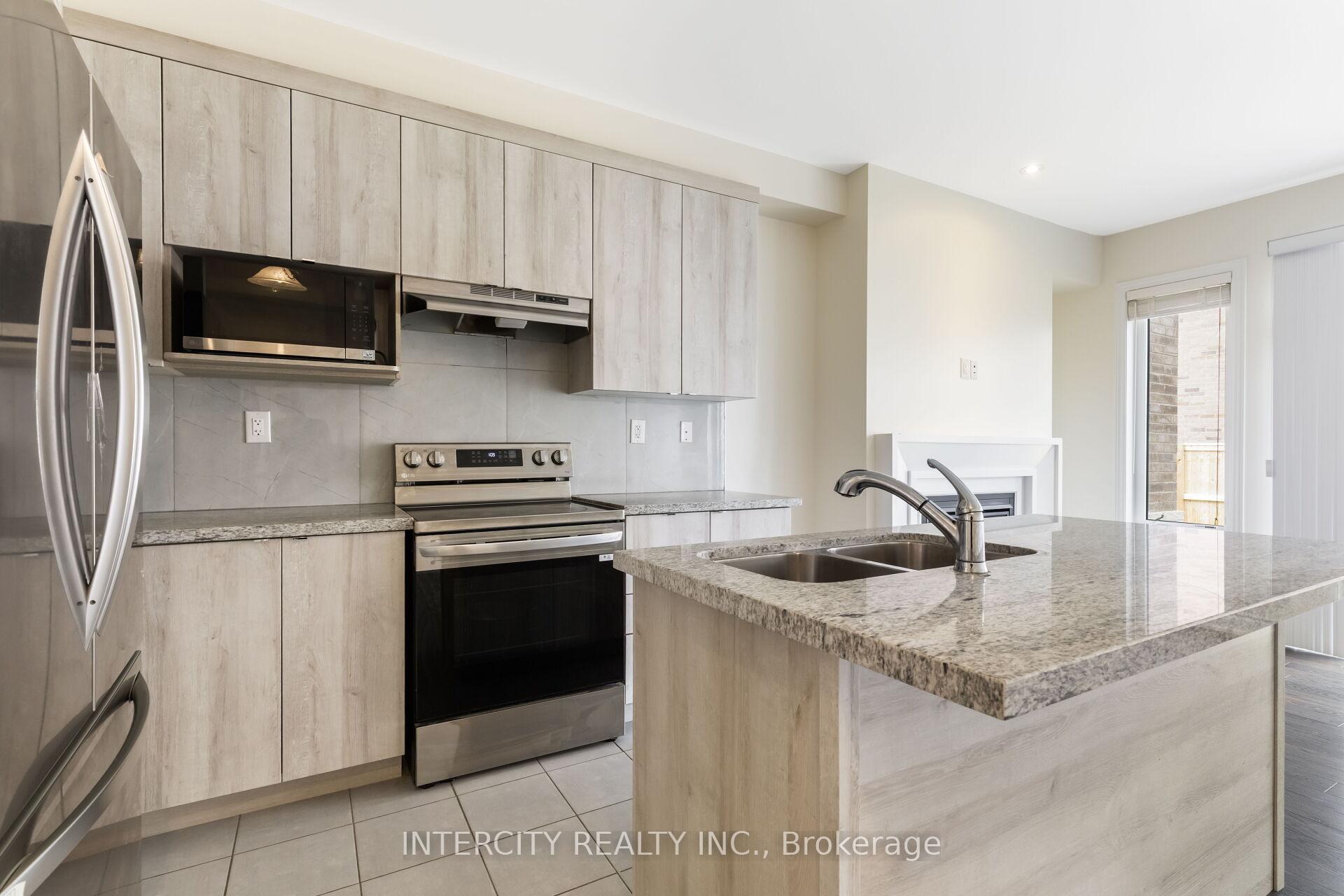 Photo 12 of 40 Donald Stewart Road, Brampton, Northwest Brampton — HOMEH