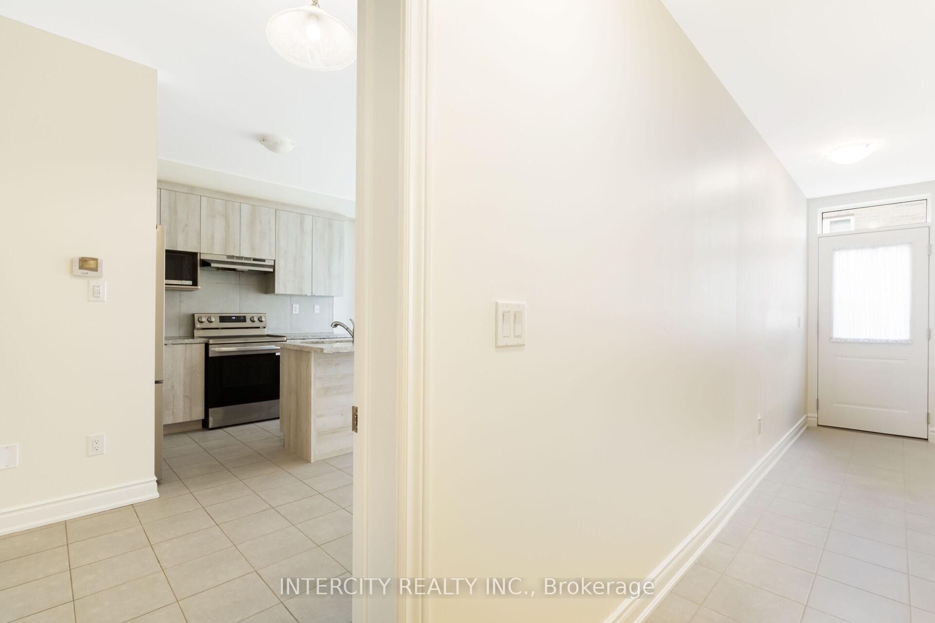 Photo 14 of 40 Donald Stewart Road, Brampton, Northwest Brampton — HOMEH