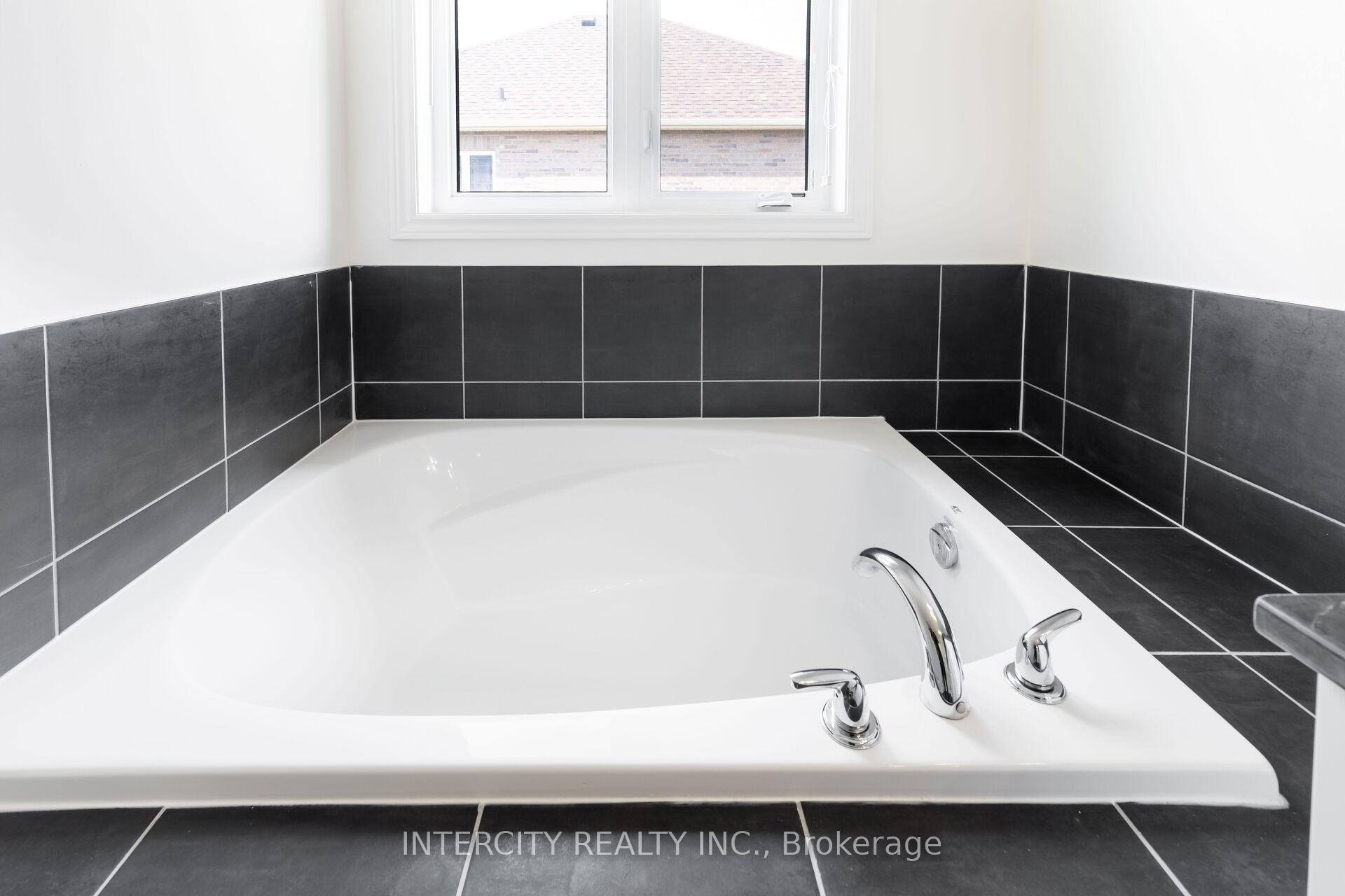 Photo 25 of 40 Donald Stewart Road, Brampton, Northwest Brampton — HOMEH