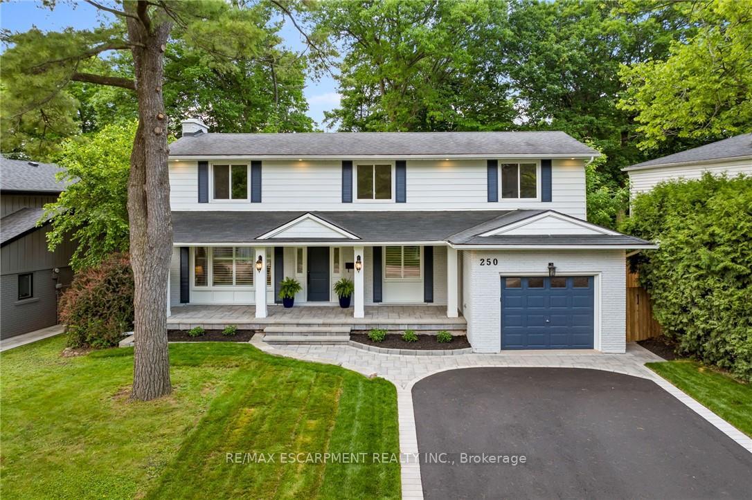 Front of 250 Linwood Crescent