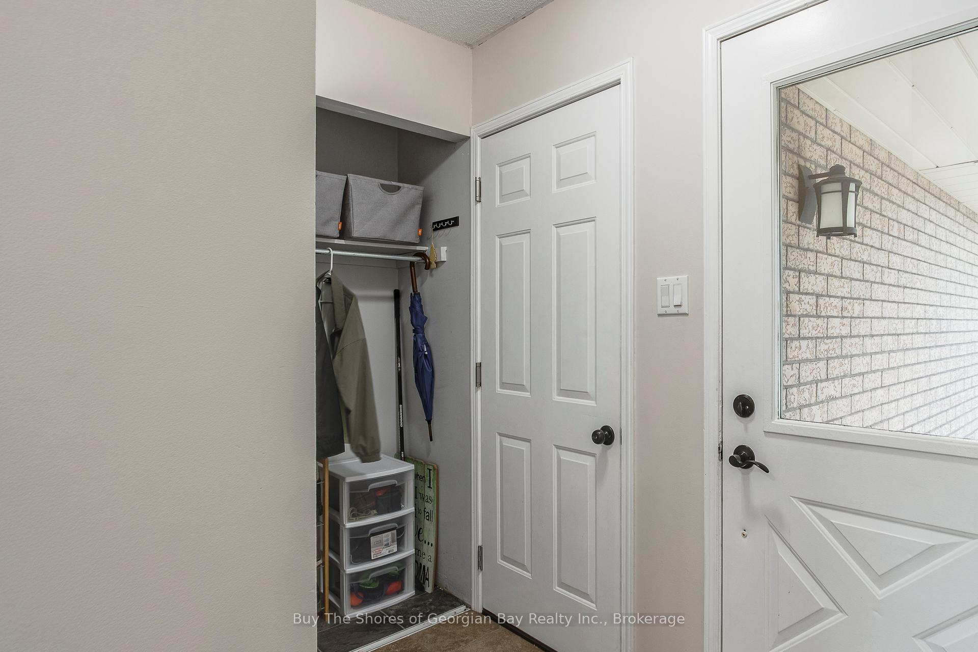 Photo 3 of 96 Barre Drive, Barrie, Painswick North — HOMEH