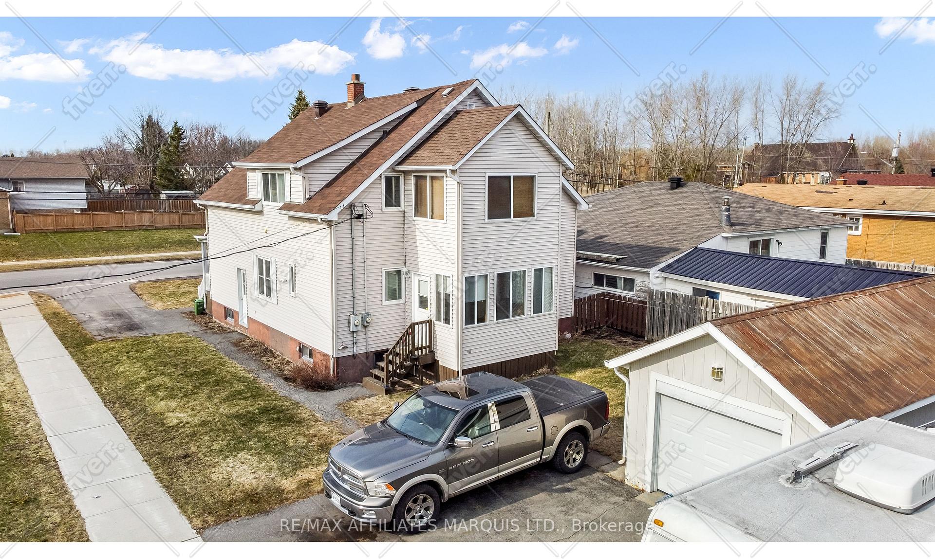 Photo 3 of 613 Twelfth Street E, Cornwall — HOMEH