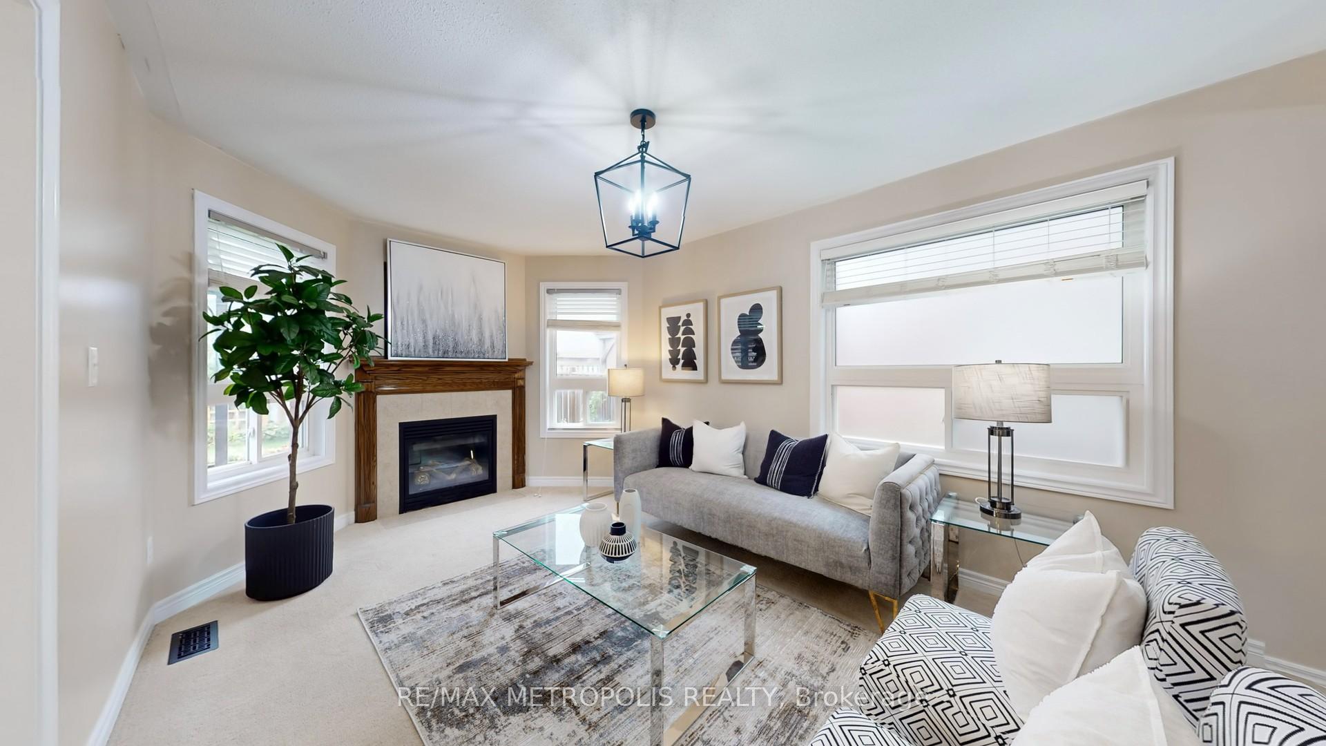 Photo 3 of 192 Avondale Drive, Clarington, Courtice — HOMEH