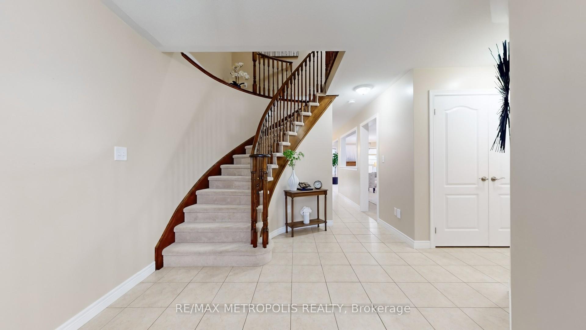 Photo 11 of 192 Avondale Drive, Clarington, Courtice — HOMEH