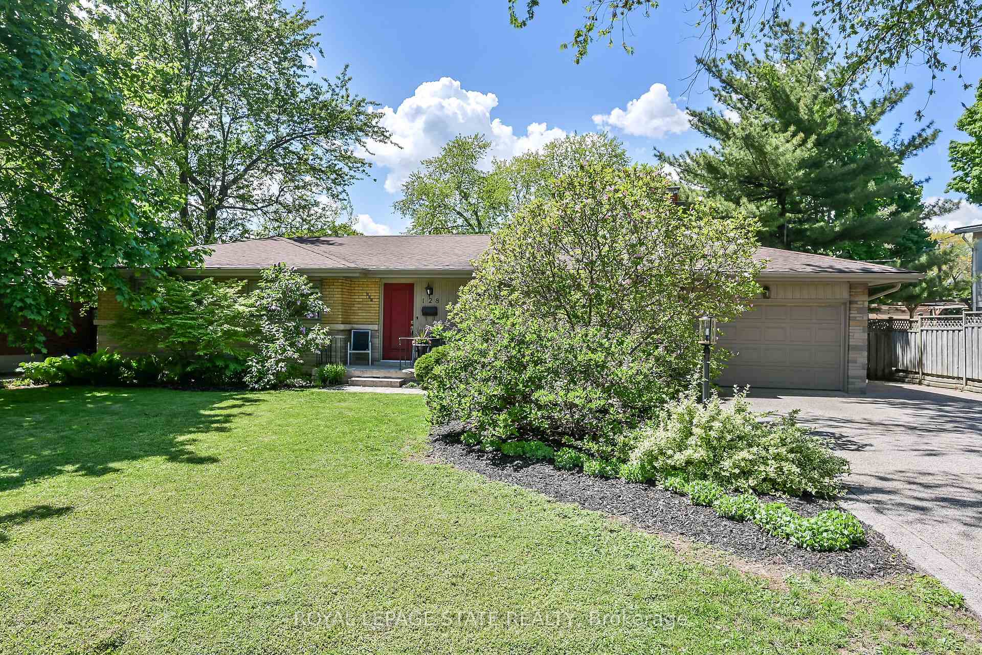 Photo 1 of 128 Oneida Boulevard, Hamilton, Ancaster — HOMEH