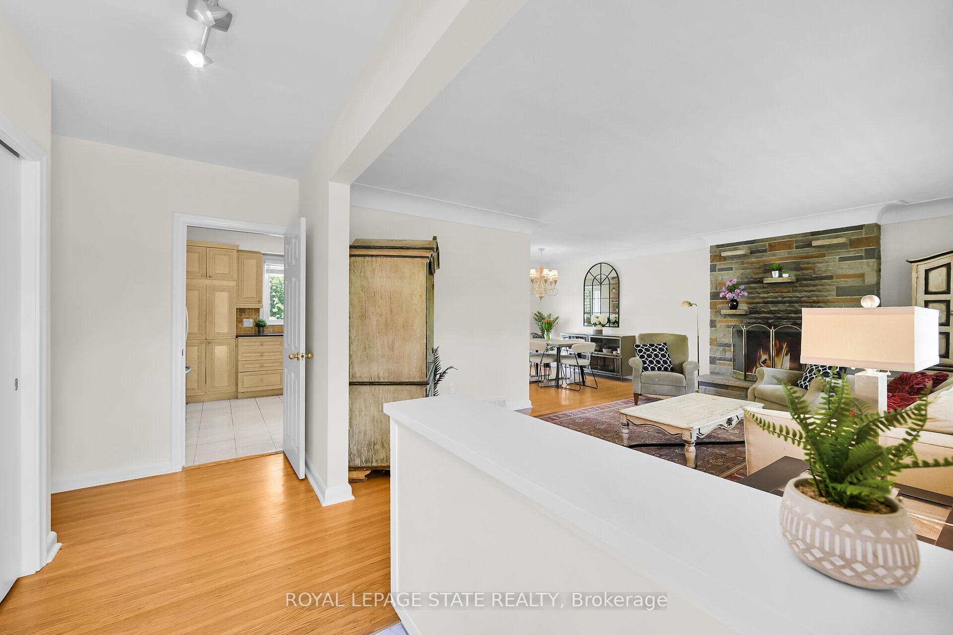 Photo 34 of 128 Oneida Boulevard, Hamilton, Ancaster — HOMEH
