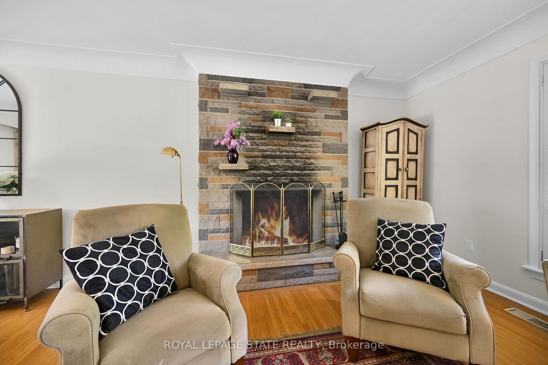 Photo 25 of 128 Oneida Boulevard, Hamilton, Ancaster — HOMEH