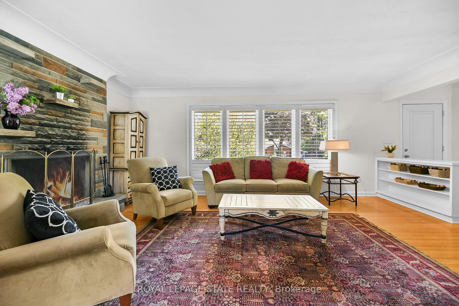 Photo 5 of 128 Oneida Boulevard, Hamilton, Ancaster — HOMEH
