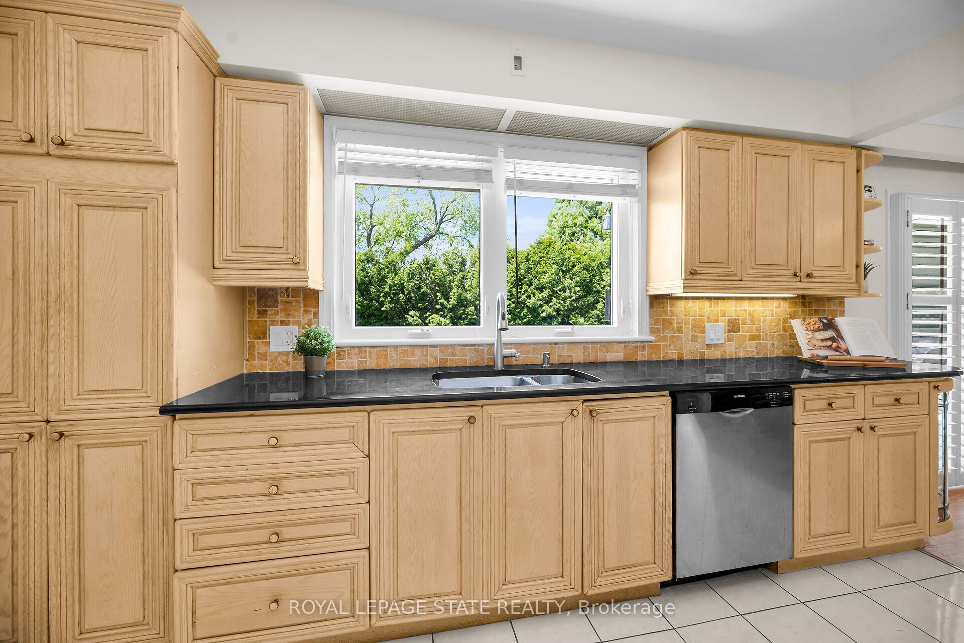 Photo 37 of 128 Oneida Boulevard, Hamilton, Ancaster — HOMEH