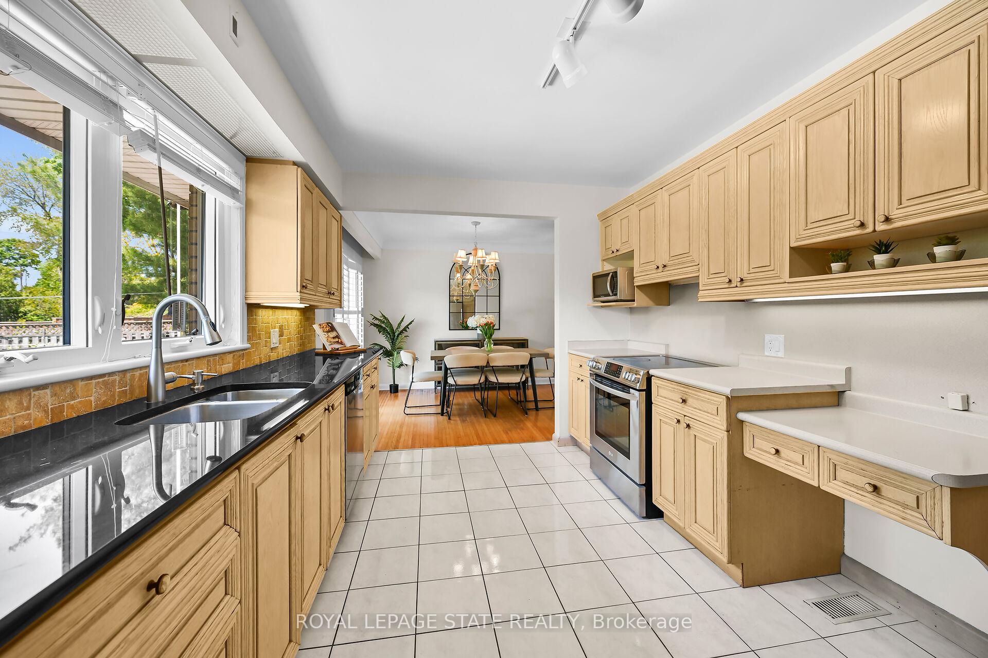 Photo 44 of 128 Oneida Boulevard, Hamilton, Ancaster — HOMEH