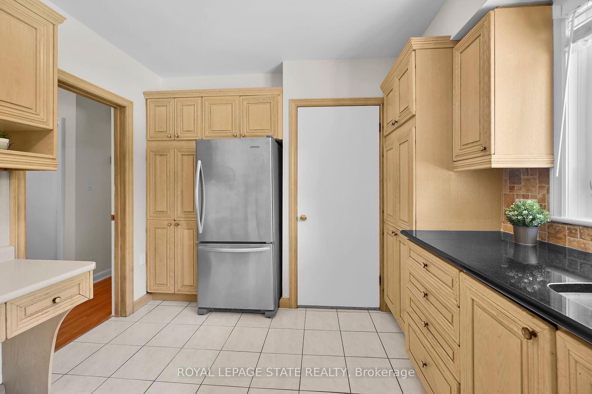 Photo 13 of 128 Oneida Boulevard, Hamilton, Ancaster — HOMEH