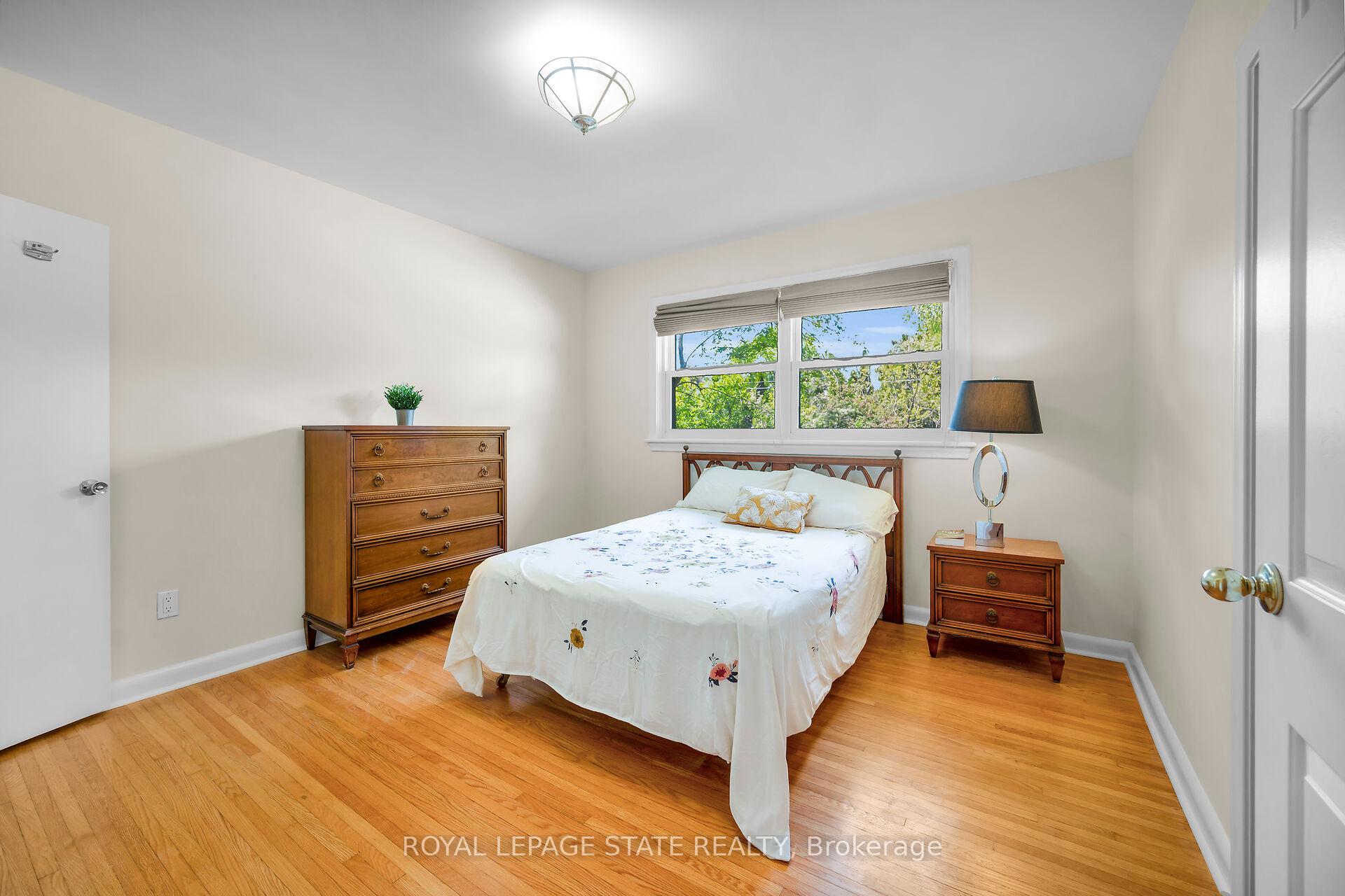 Photo 10 of 128 Oneida Boulevard, Hamilton, Ancaster — HOMEH