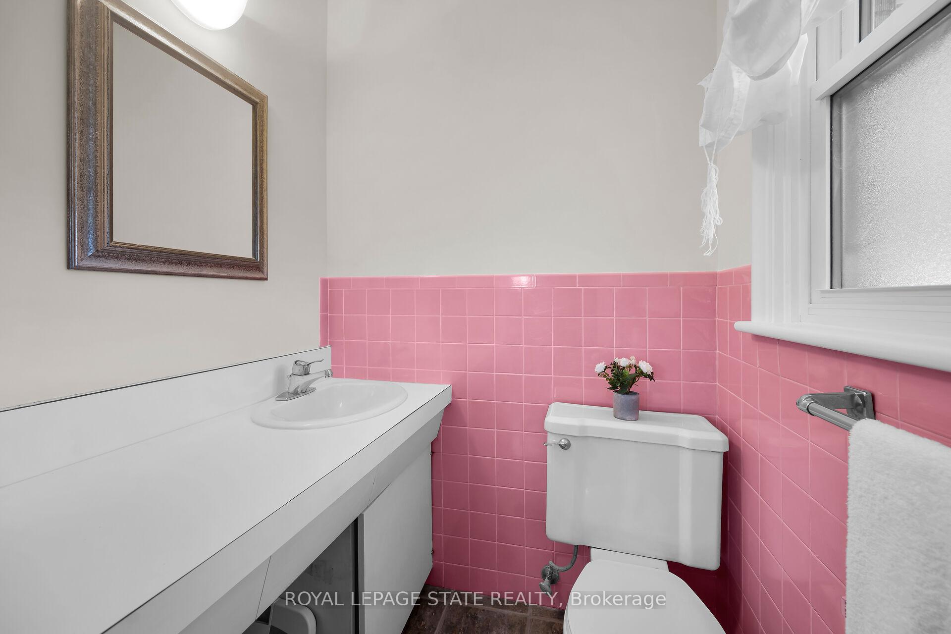 Photo 11 of 128 Oneida Boulevard, Hamilton, Ancaster — HOMEH