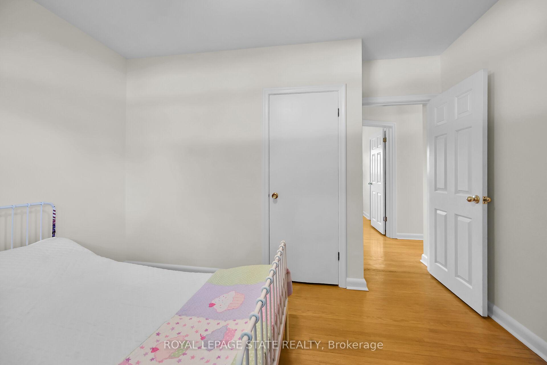 Photo 18 of 128 Oneida Boulevard, Hamilton, Ancaster — HOMEH
