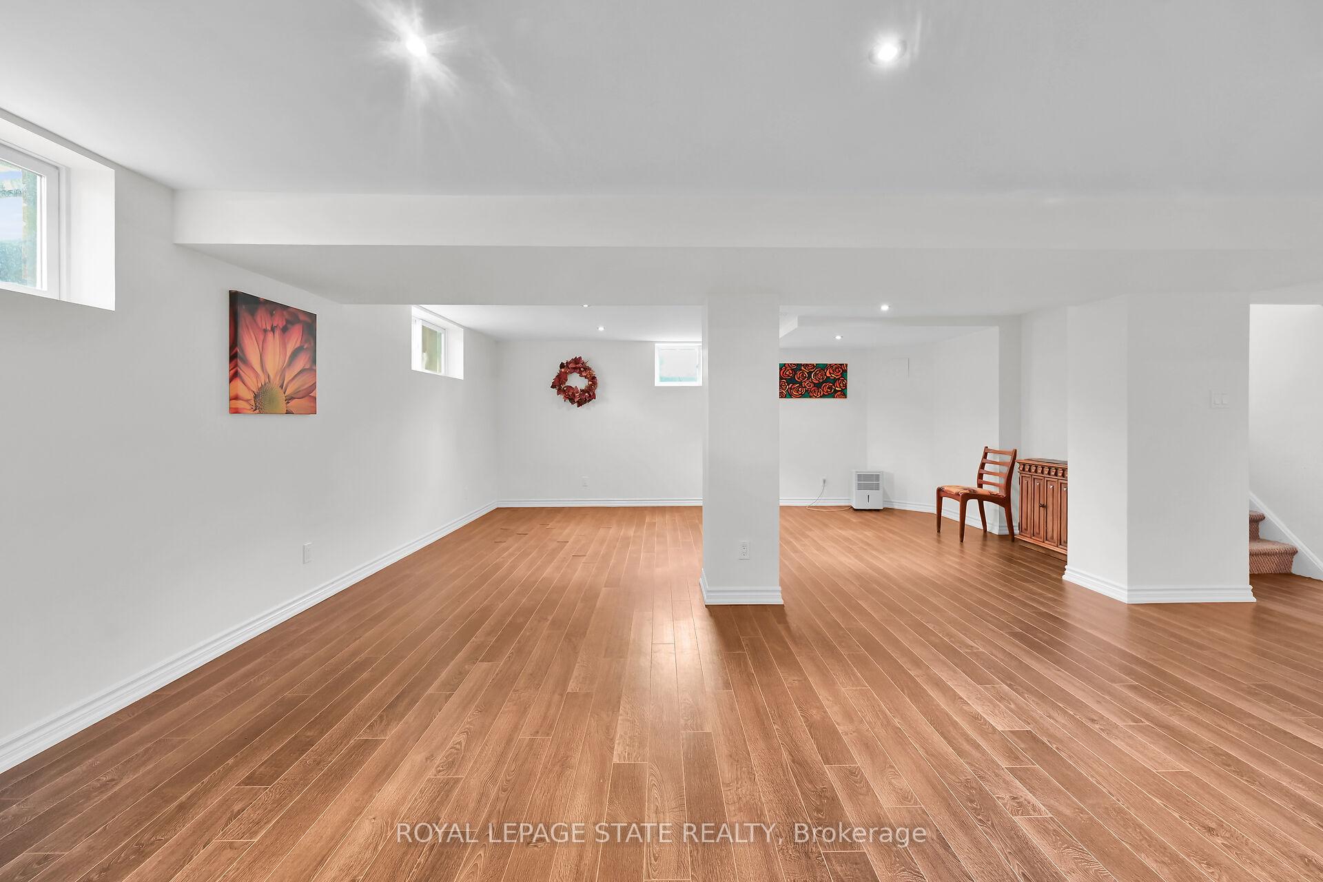 Photo 17 of 128 Oneida Boulevard, Hamilton, Ancaster — HOMEH