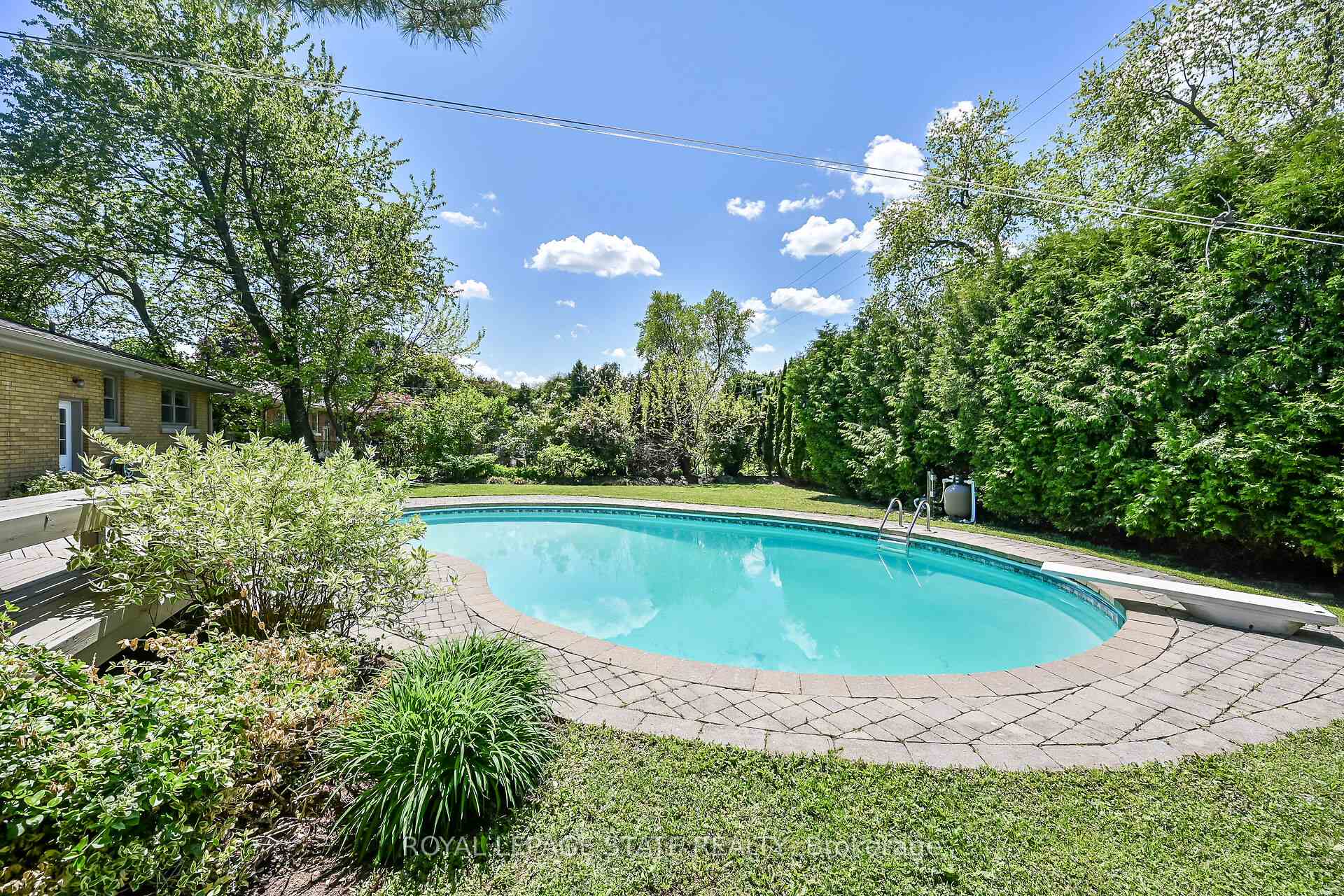 Photo 39 of 128 Oneida Boulevard, Hamilton, Ancaster — HOMEH