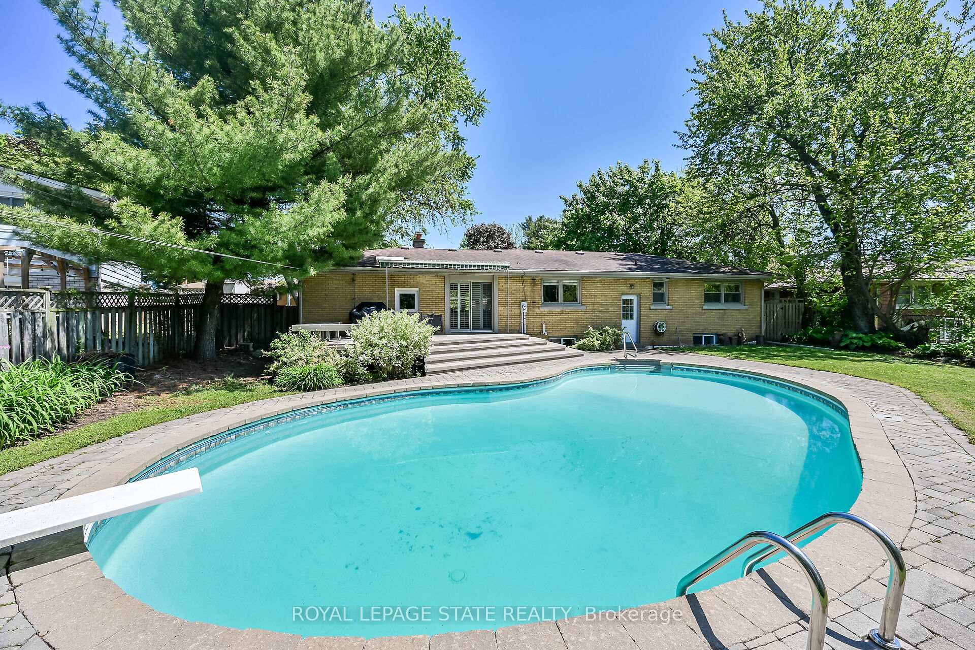 Photo 42 of 128 Oneida Boulevard, Hamilton, Ancaster — HOMEH