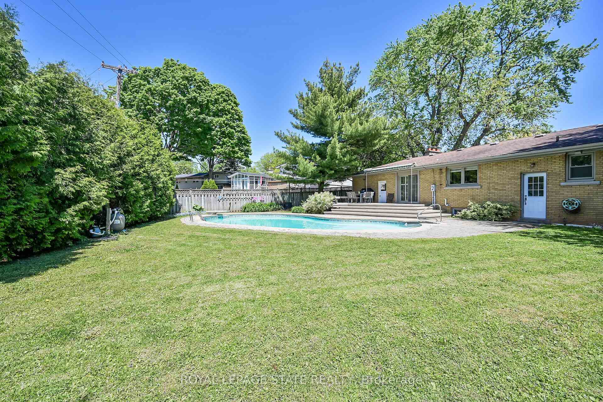 Photo 27 of 128 Oneida Boulevard, Hamilton, Ancaster — HOMEH