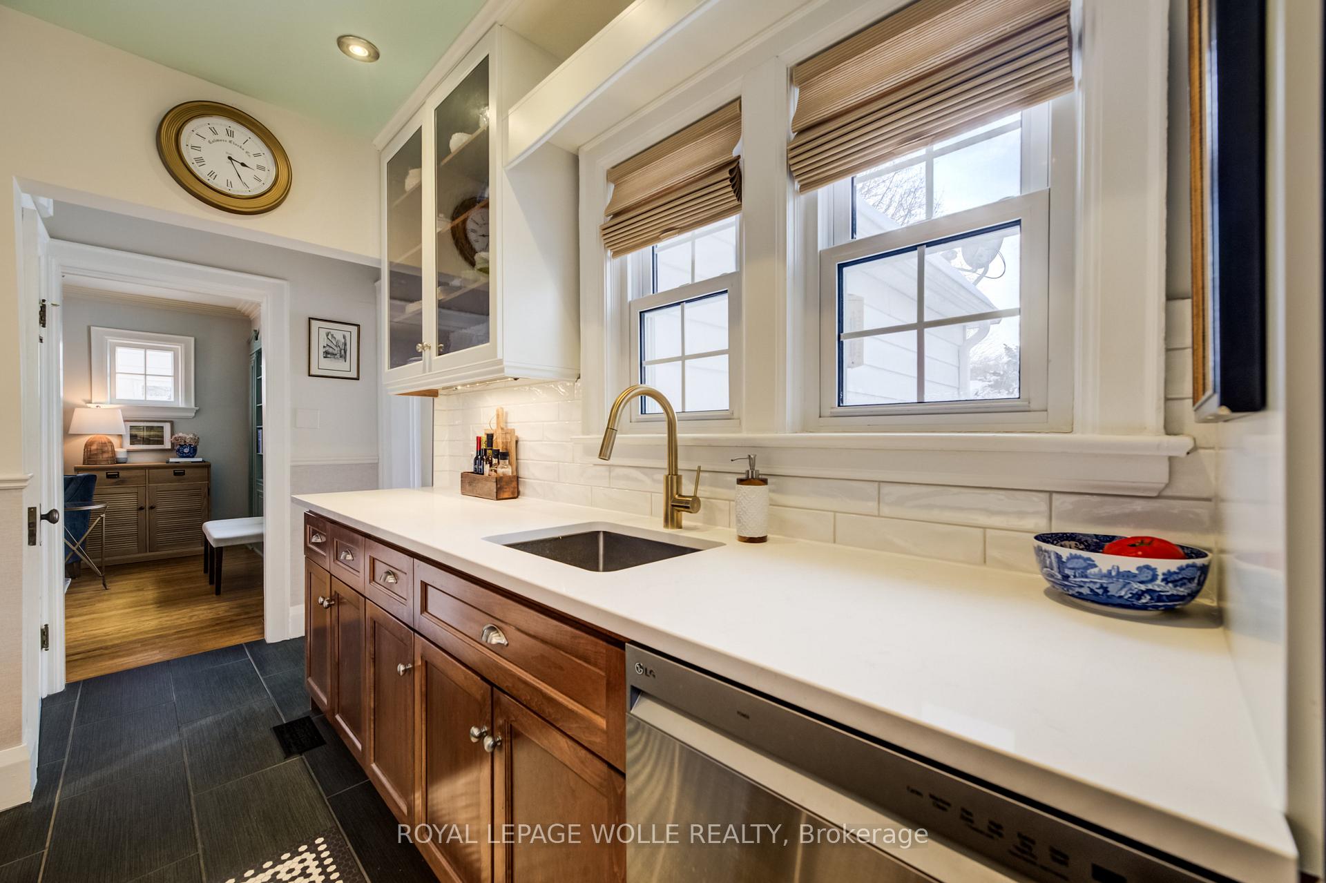 Photo 9 of 8 Lowrey Avenue S, Cambridge — HOMEH