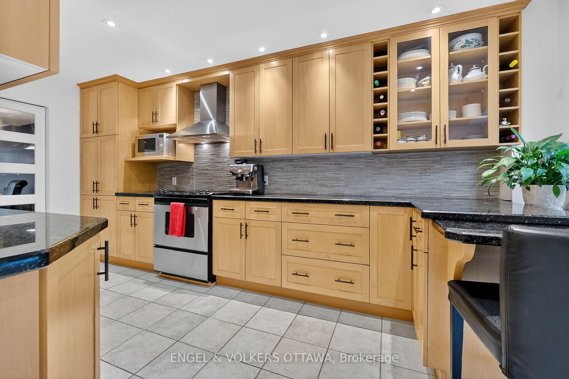Photo 9 of Unit C8, 111 Echo Drive W, Ottawa, Ottawa East — HOMEH