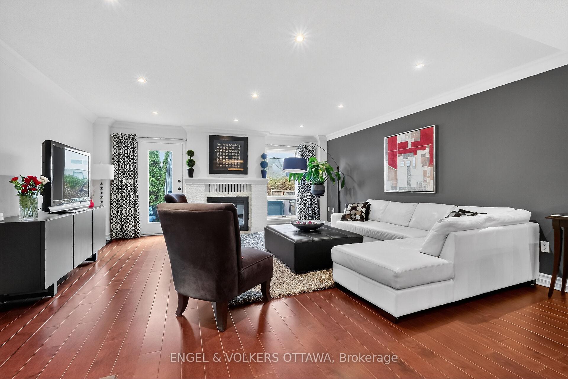 Photo 3 of Unit C8, 111 Echo Drive W, Ottawa, Ottawa East — HOMEH