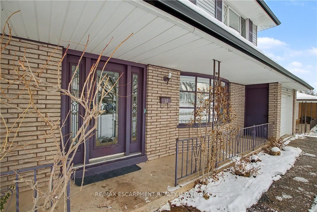 Photo 17 of 37 Sunrise Crescent, Hamilton, Dundas — HOMEH