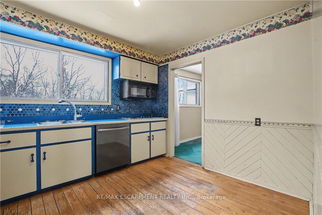 Photo 13 of 37 Sunrise Crescent, Hamilton, Dundas — HOMEH