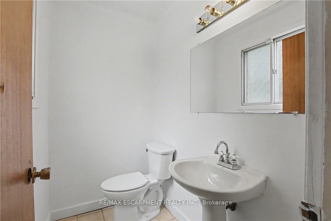 Photo 16 of 37 Sunrise Crescent, Hamilton, Dundas — HOMEH