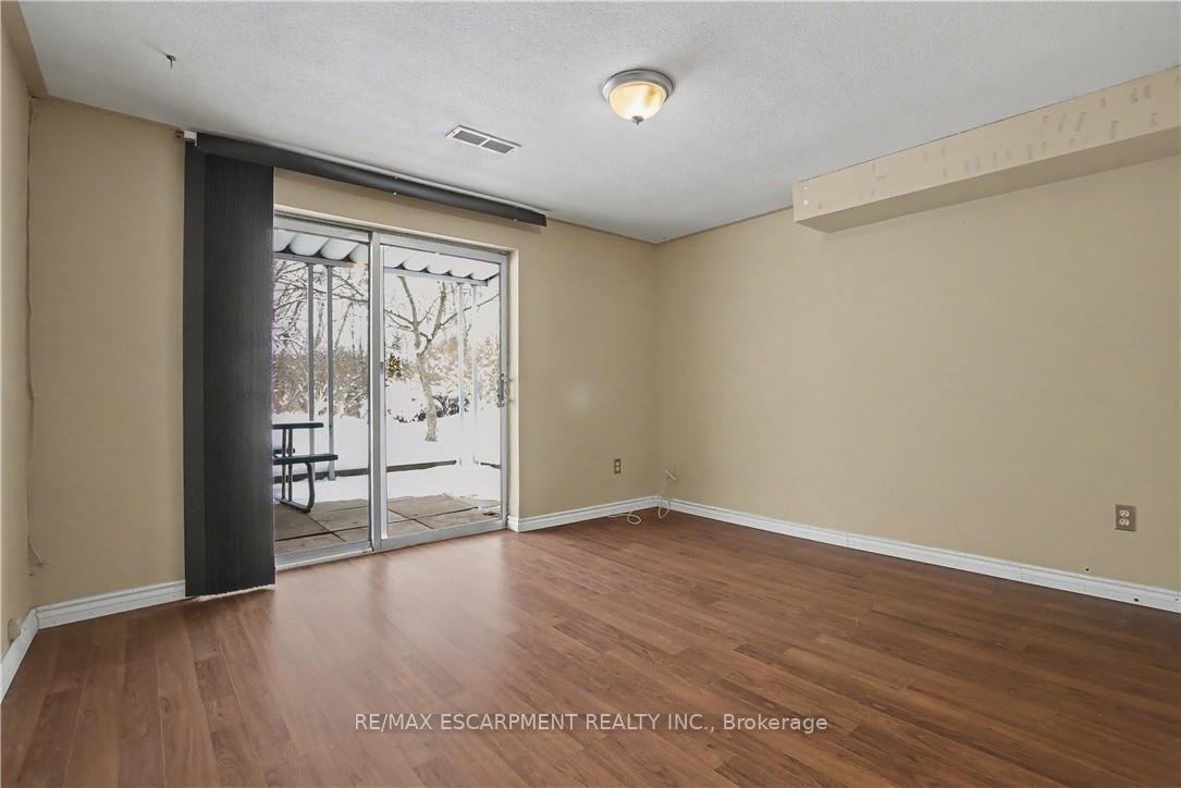 Photo 39 of 37 Sunrise Crescent, Hamilton, Dundas — HOMEH