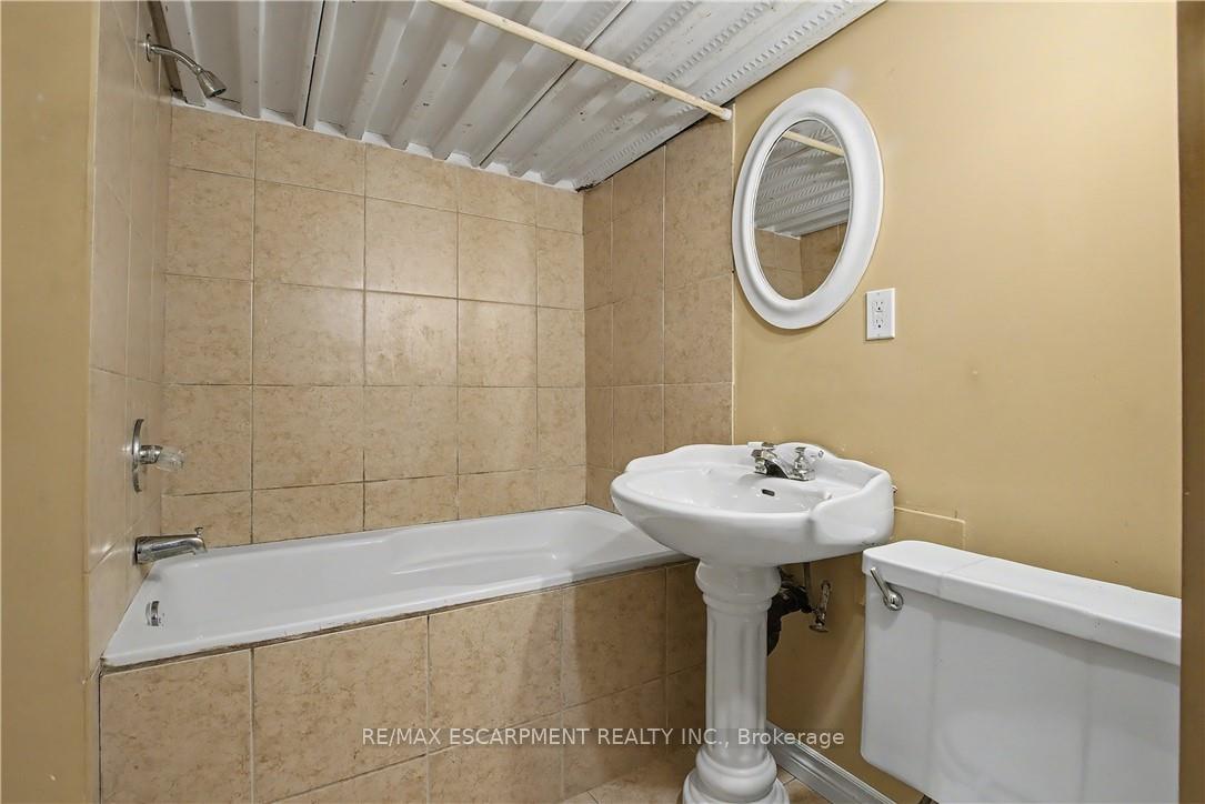 Photo 10 of 37 Sunrise Crescent, Hamilton, Dundas — HOMEH