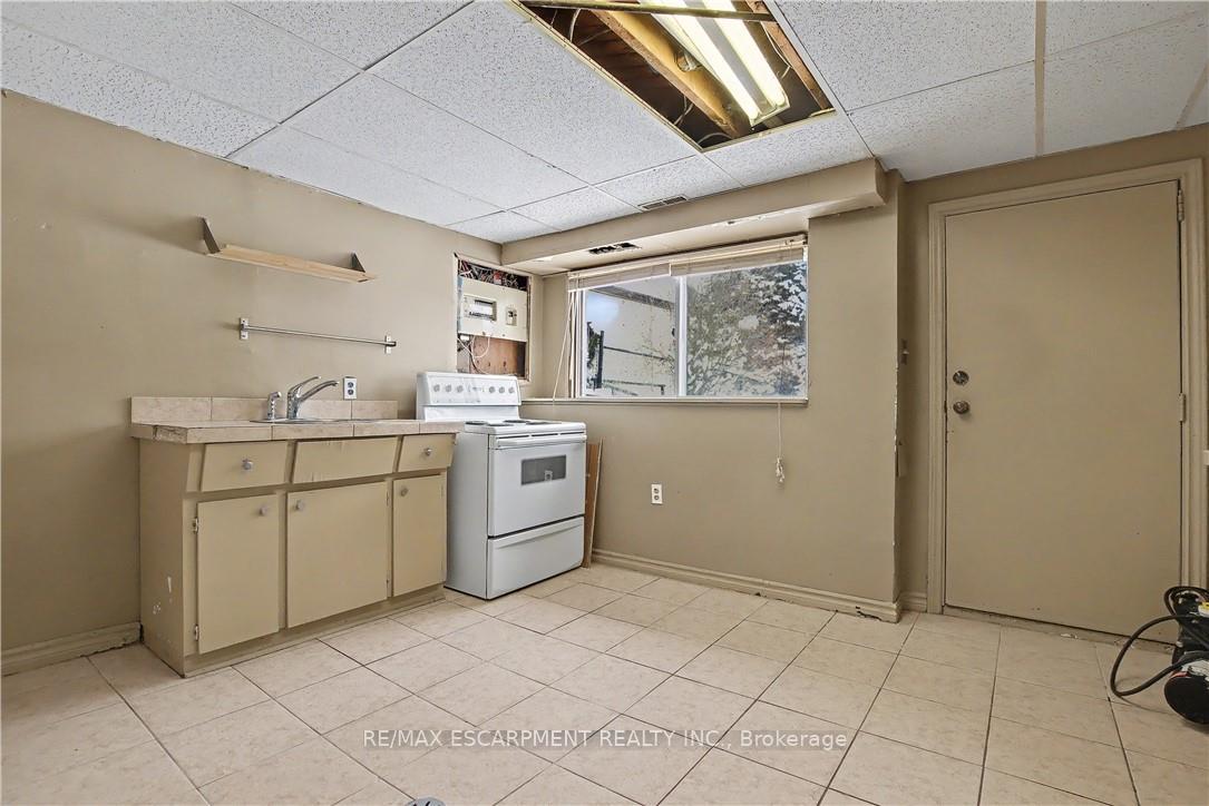 Photo 26 of 37 Sunrise Crescent, Hamilton, Dundas — HOMEH
