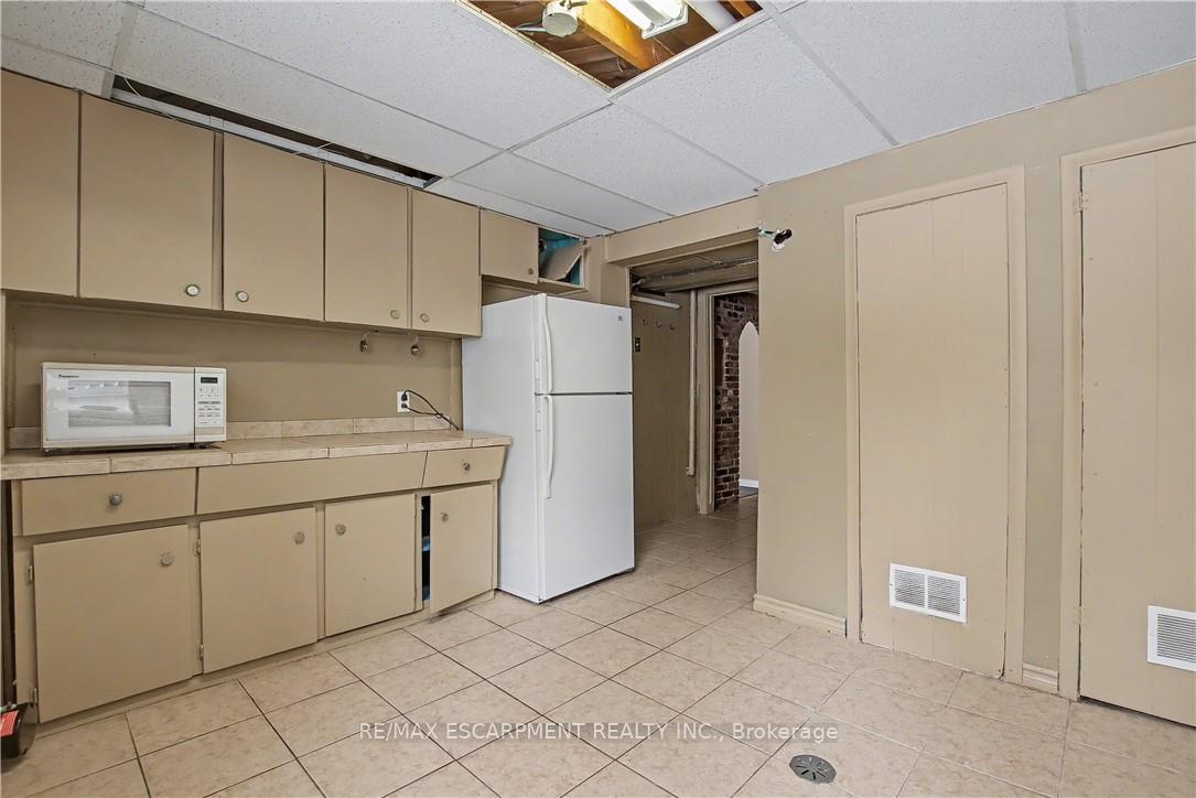 Photo 34 of 37 Sunrise Crescent, Hamilton, Dundas — HOMEH