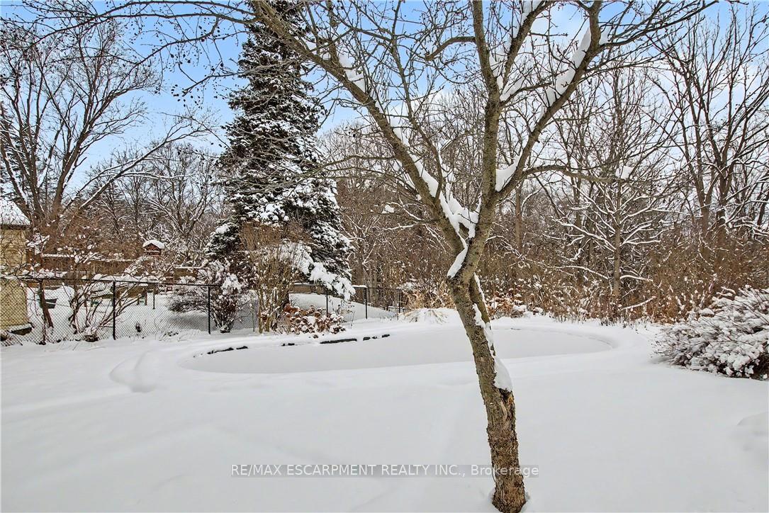 Photo 15 of 37 Sunrise Crescent, Hamilton, Dundas — HOMEH