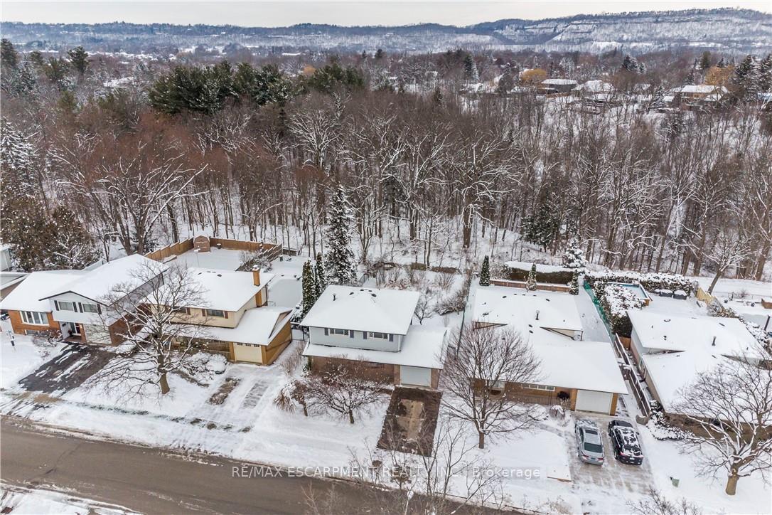 Photo 23 of 37 Sunrise Crescent, Hamilton, Dundas — HOMEH
