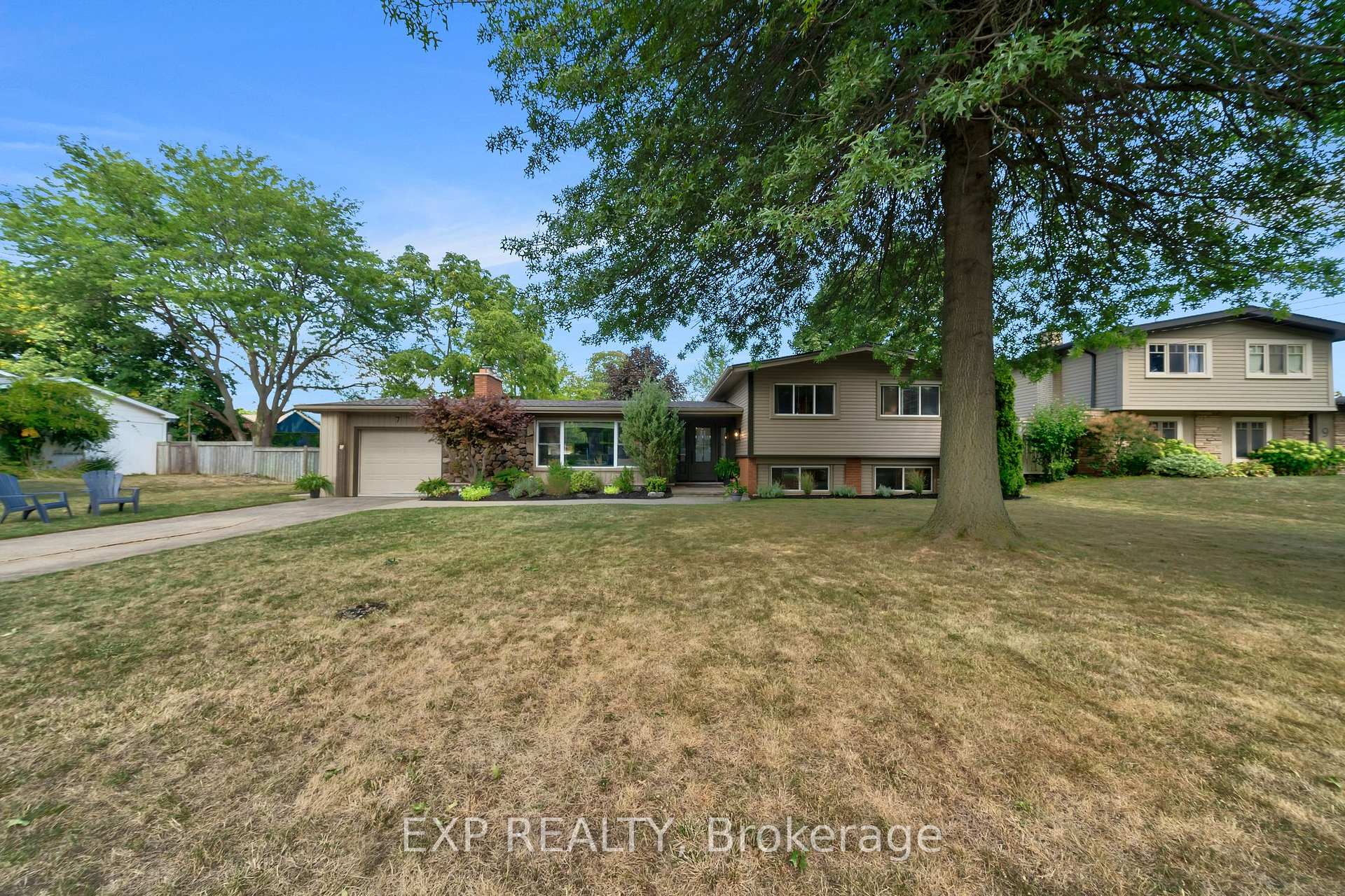 Photo 2 of 7 Redwood Drive, Grimsby, Grimsby East — HOMEH