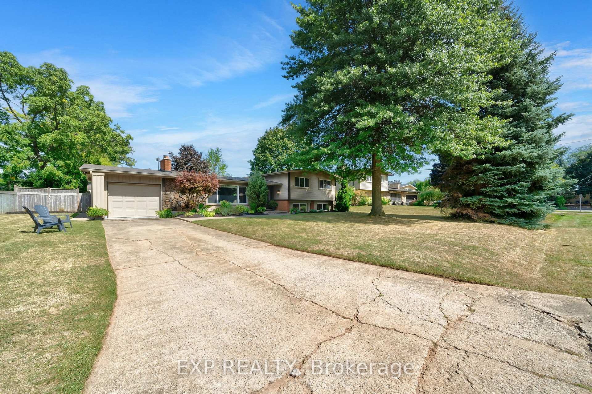 Photo 3 of 7 Redwood Drive, Grimsby, Grimsby East — HOMEH