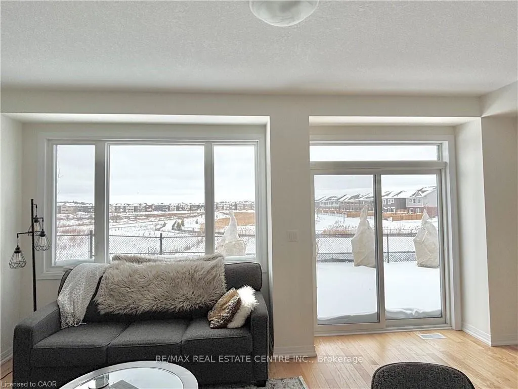 Photo 3 of Unit 10, 420 Newman Drive, Cambridge — HOMEH