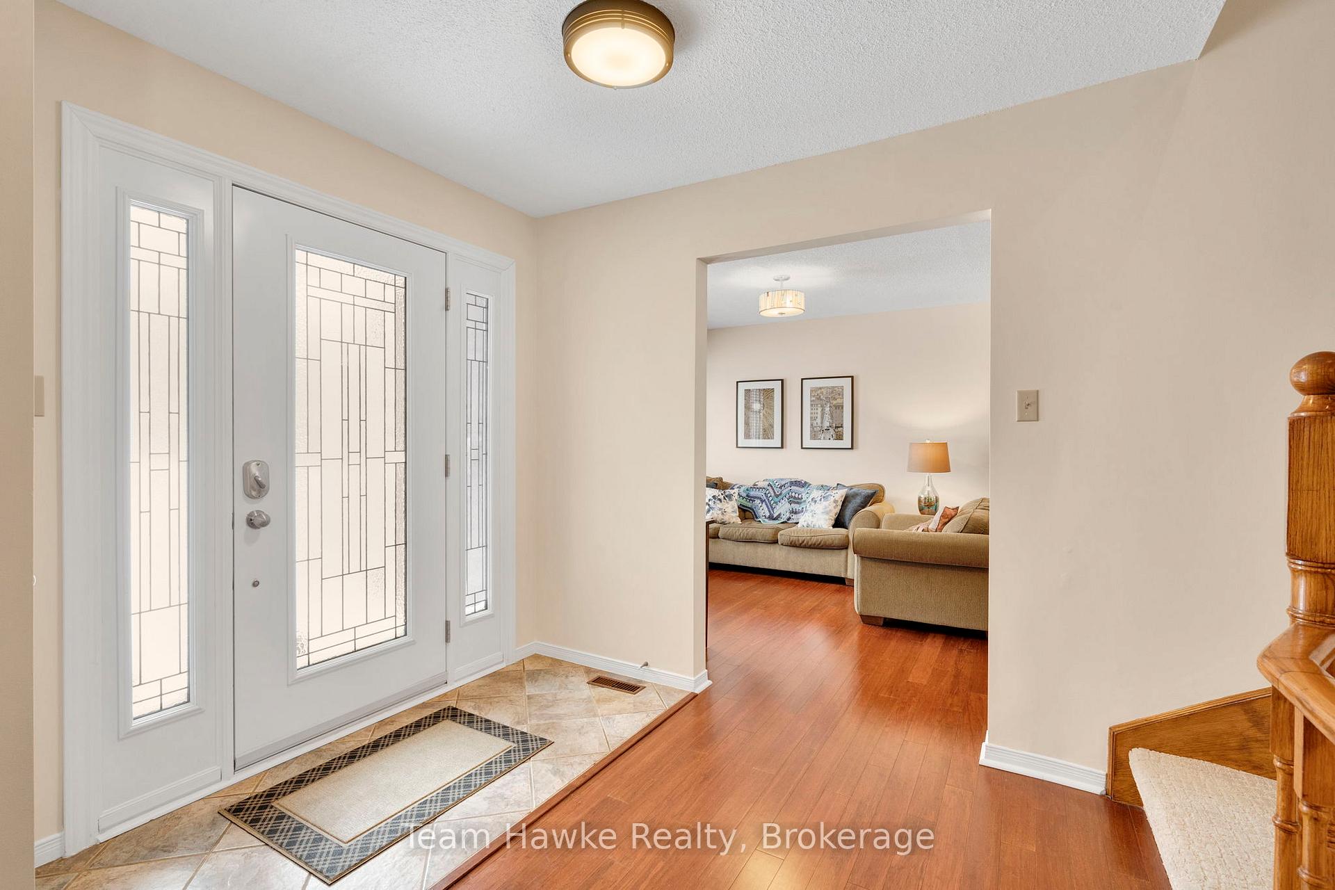 Photo 3 of 945 Dominion Avenue, Midland — HOMEH