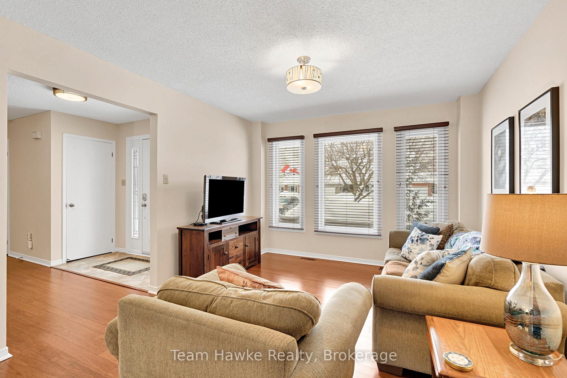 Photo 2 of 945 Dominion Avenue, Midland — HOMEH