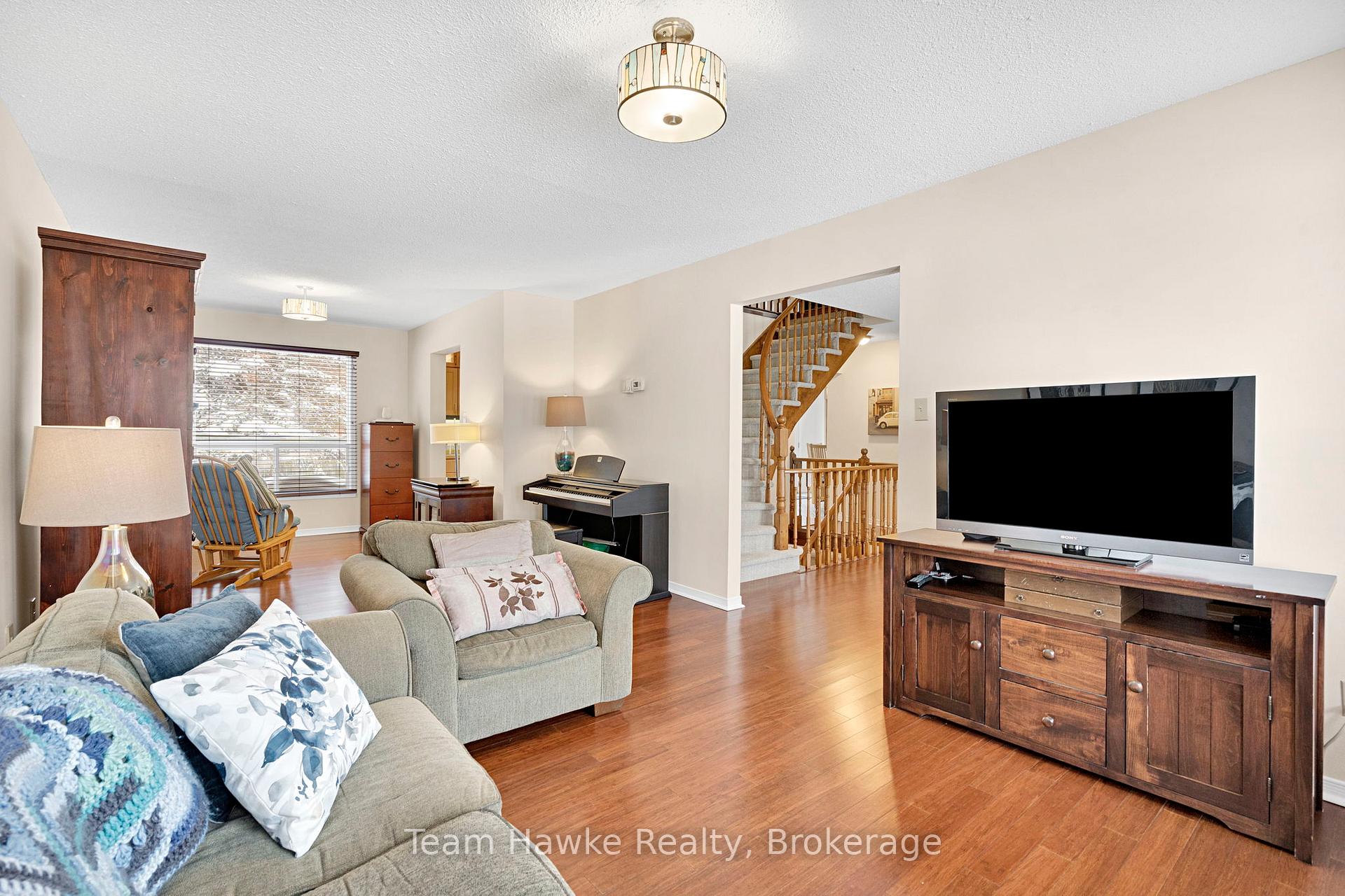 Photo 10 of 945 Dominion Avenue, Midland — HOMEH