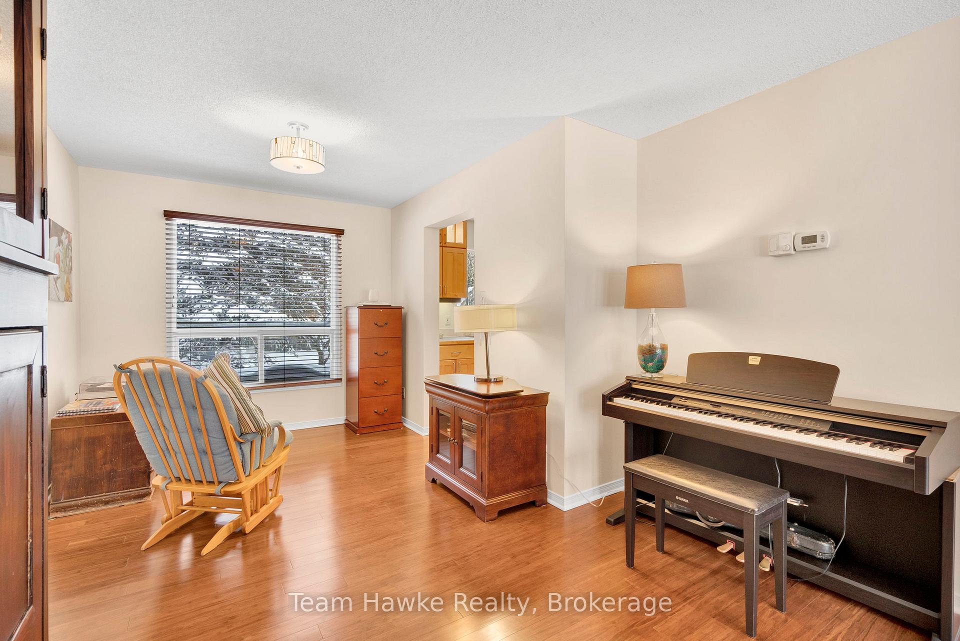 Photo 5 of 945 Dominion Avenue, Midland — HOMEH