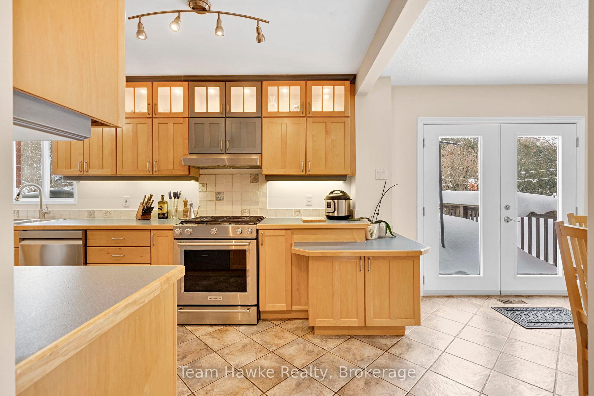 Photo 35 of 945 Dominion Avenue, Midland — HOMEH