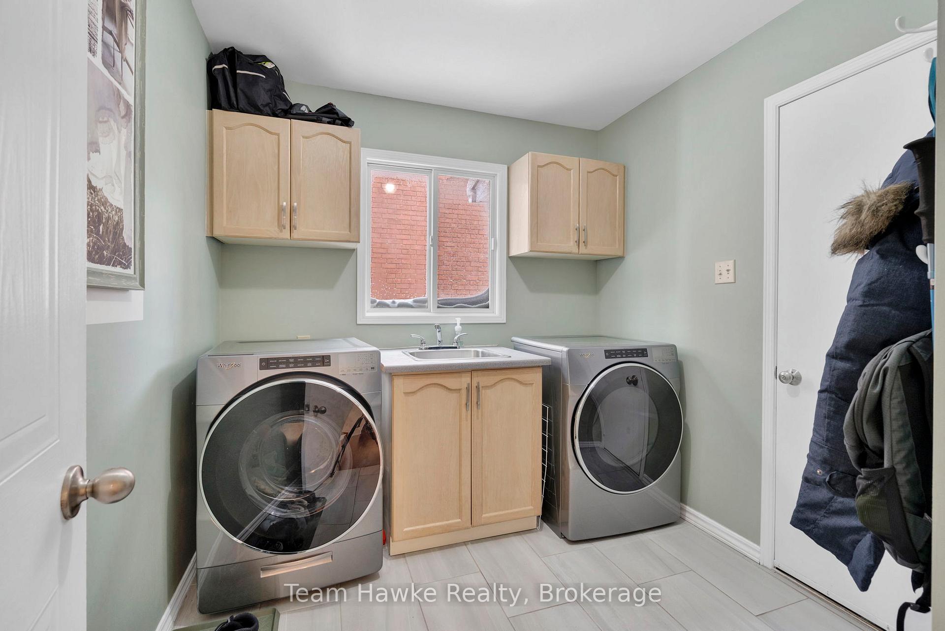 Photo 8 of 945 Dominion Avenue, Midland — HOMEH