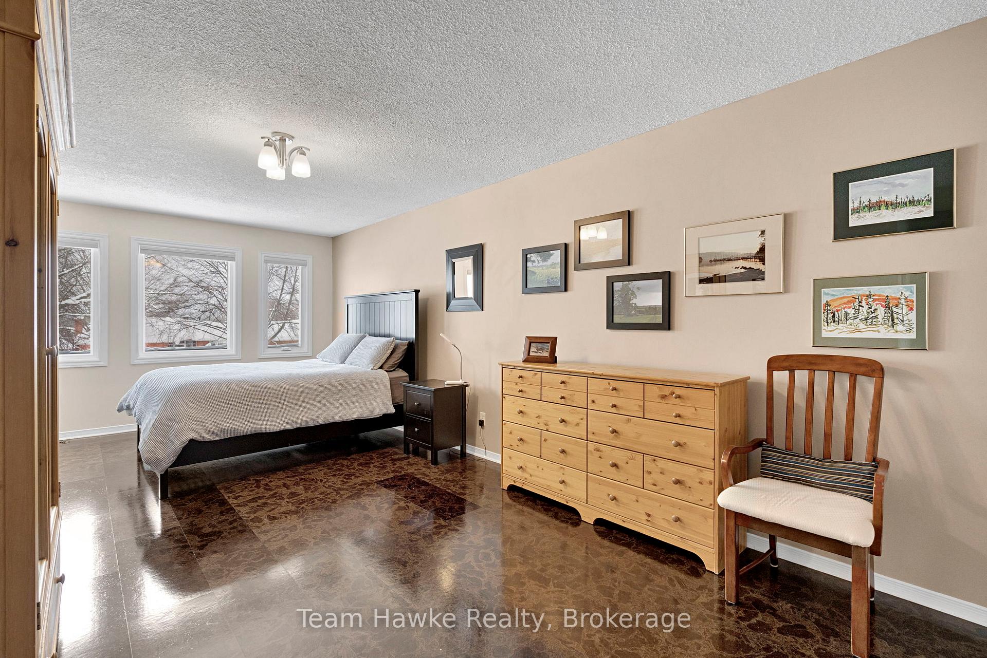 Photo 33 of 945 Dominion Avenue, Midland — HOMEH